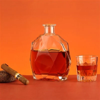 Potel Brandi Diemwnt amlochrog 750ml